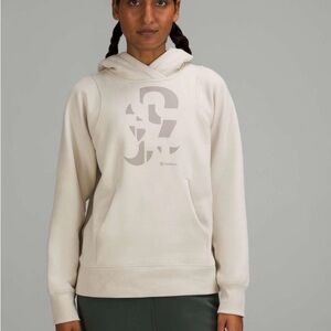 ✨ Lululemon Loungeful Hoodie
*Graphic Natural Ivory size 8